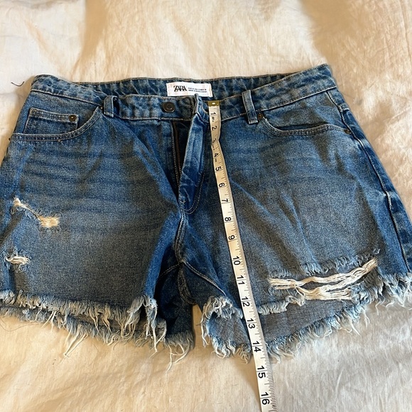 Zara Distressed Denim Jean Shorts - Picture 6 of 6